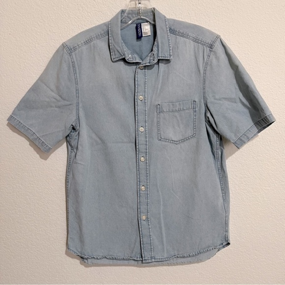 Divided H&M Faded Blue Denim Jean Short Sleeve Shirt Button Front Pocket Small